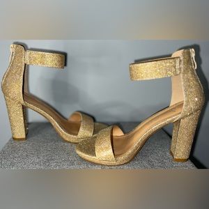 Gold Jessica Carlyle size 6 platform heels